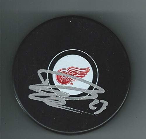 Dominic Turgeon Detroit Red Wings Diskini İmzaladı - İmzalı NHL Diskleri